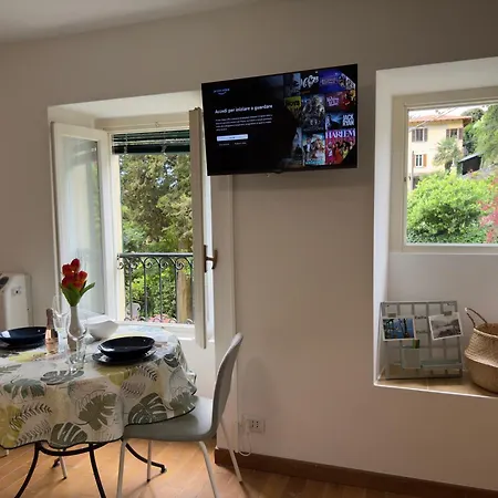 Sussurro Del - A Due Passi Dal Traghetto Tremezzo